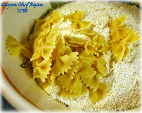Then toss the pasta into the seasoned flour, and coat evenly.
