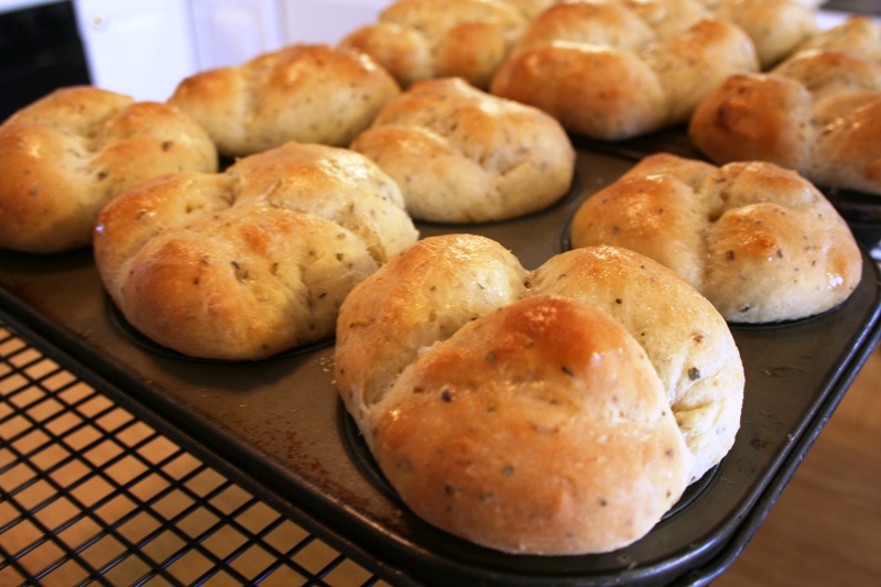 Herbed Crusty Cloverleaf Rolls